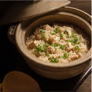 デモ店舗に登録された鯛の土鍋ごはん。土鍋に炊き上がったごはんと薬味。